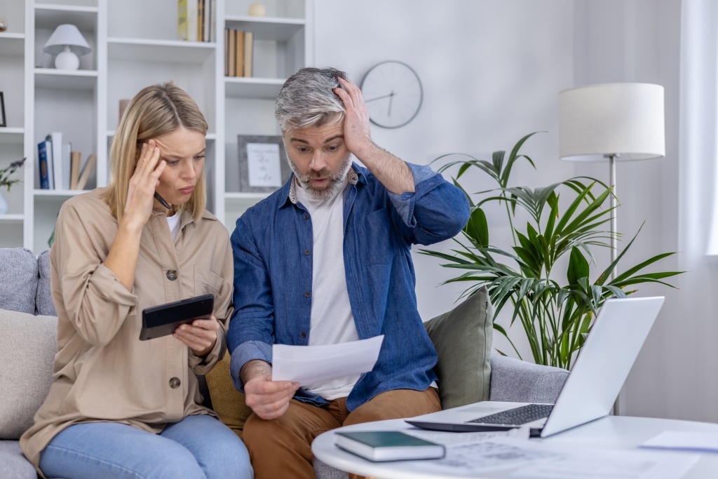 mature-couple-looks-stressed-while-managing-bills-finances-home-showcasing-financial-planning.jpg шок